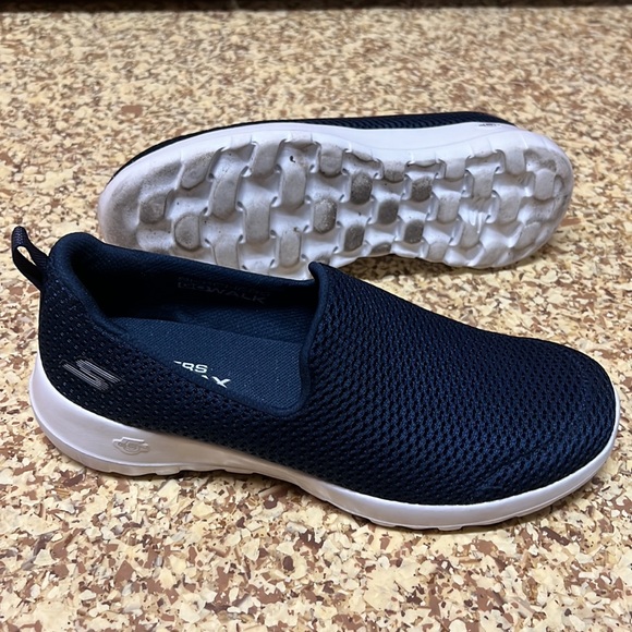 Sketchers’ blue Goga Max shoe - Picture 2 of 4